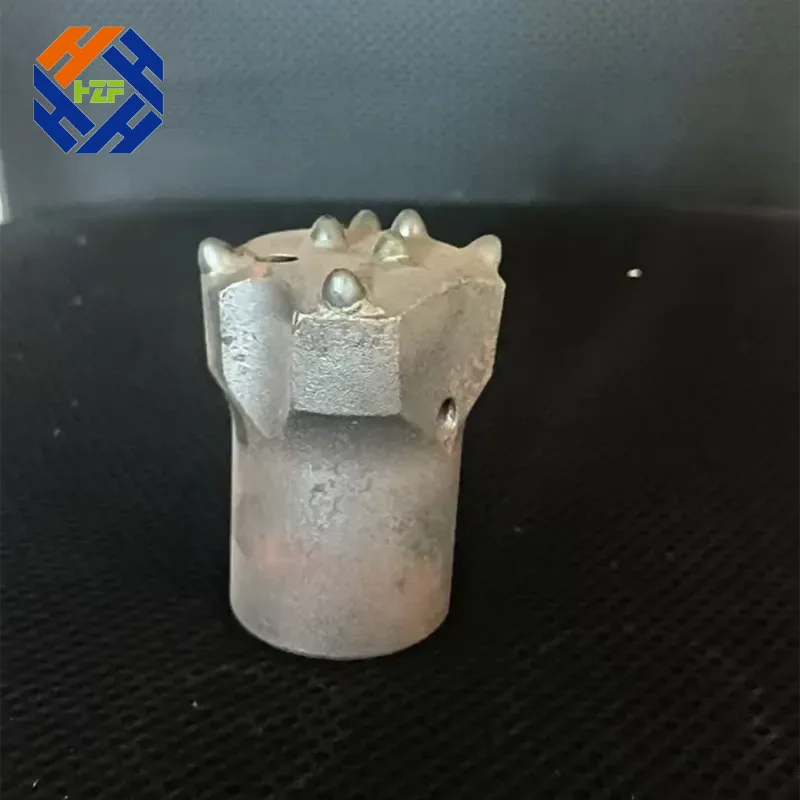 Peu de bouton de forage de roche